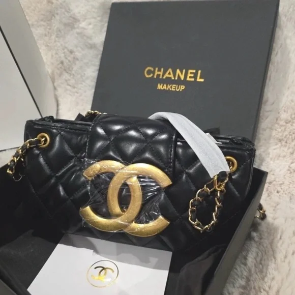 NEW Chanel VIP Gift Shoulder Bag Gold Chain Crossbody Cosmetic Bag - Picture 2 of 5